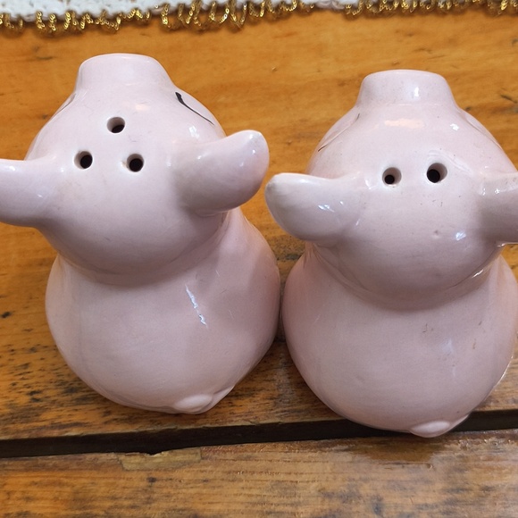 Vintage Charming Pink Pig Salt and Pepper Shakers Cottagecore Farm - Picture 7 of 8